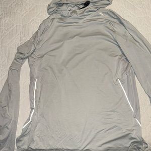 Men’s light grey hooded long sleeve shirt from Lululemon